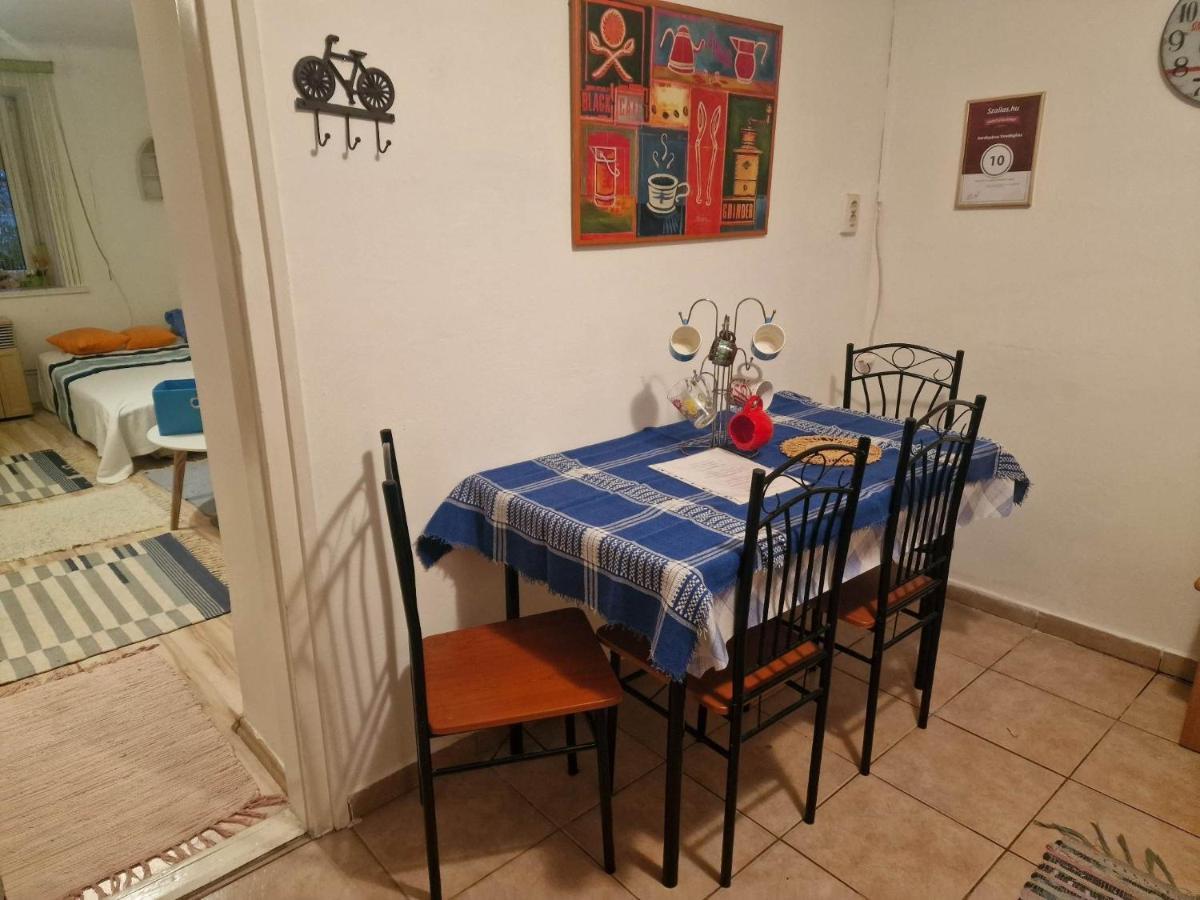 הוילה Apostag Kerekparos Es Zarandok Vendeghaz מראה חיצוני תמונה